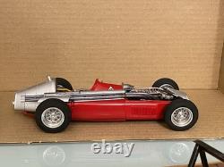 Kit monté en métal/résine MFH Model Factory Hiro Alfa Romeo Type 159 Fangio 1/20