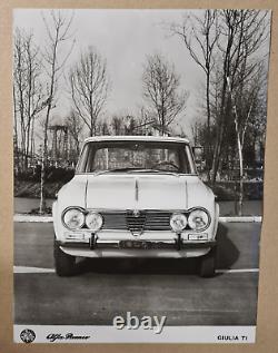 Photos de vente de l'ALFA ROMEO Giulia Ti dans le portefeuille TIPO 105 (de 1962 à 1967)